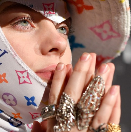 billie-eilish-1a~2.jpg